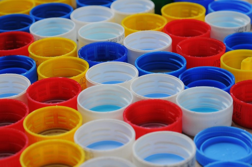 plastikowe zakrętki, recykling